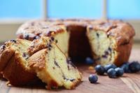 SMALL NEW ENGLAND BLUEBERRY CAKE IN A GIFT BOX